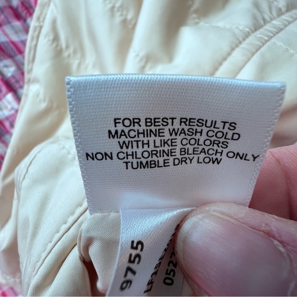 Peter Millar Women's Keenland Flora Reversible Puffer Vest Beige and Red Plaid M - Picture 12 of 12